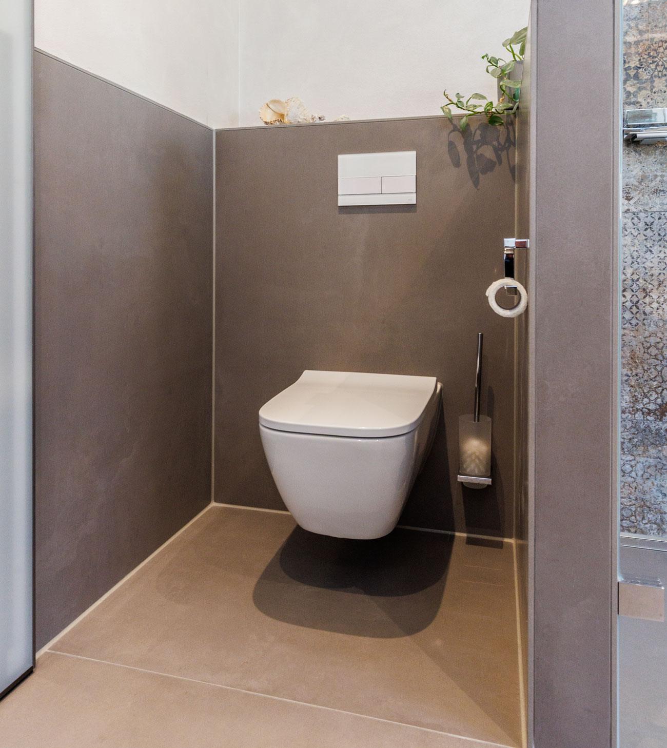 Modernes Gäste-WC mit wandhängendem WC