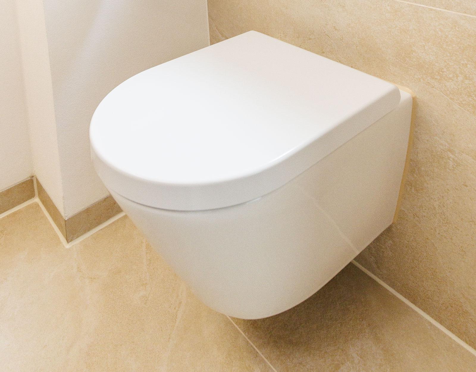 Modernes wandhängendes WC für das Badezimmer