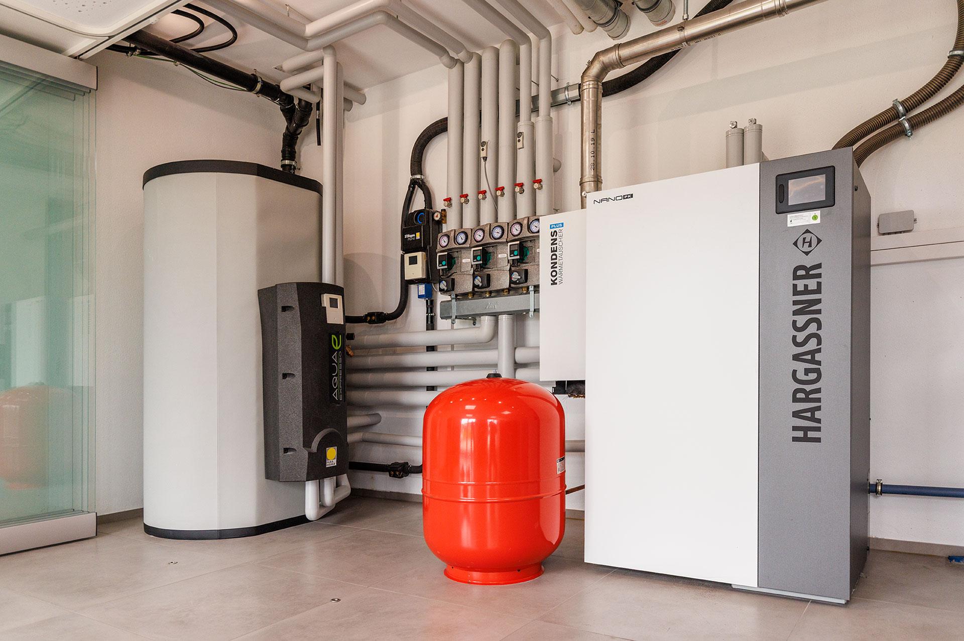 koegel-haustechnik-heizungsseite-wartung-13 Modern installierte Heizungsanlage mit Wärmespeicher