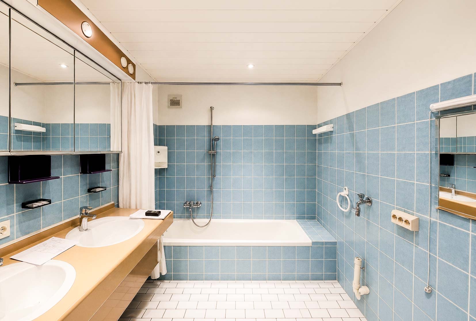 Badezimmer vor der kompletten Badsanierung
